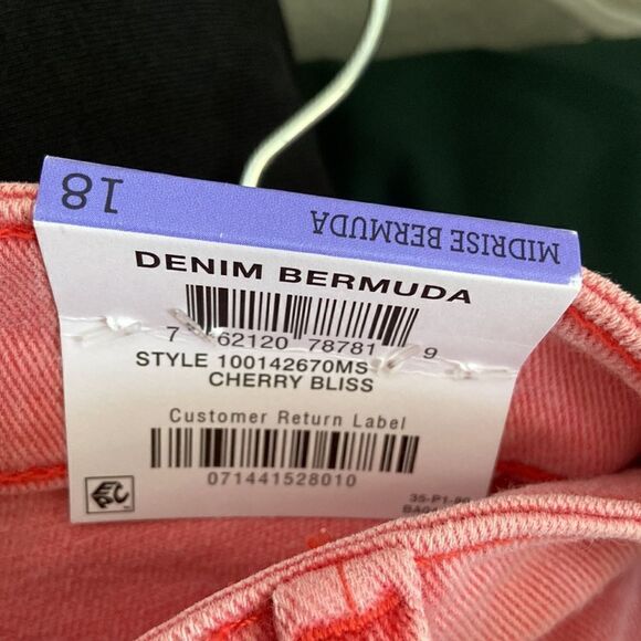 Style & Co Bermuda Short mid rise Size 18 Cherry Bliss color - Picture 6 of 7